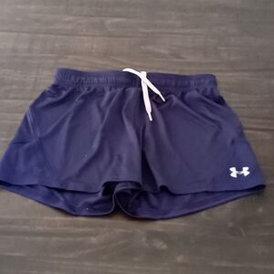 Under Armour small short  